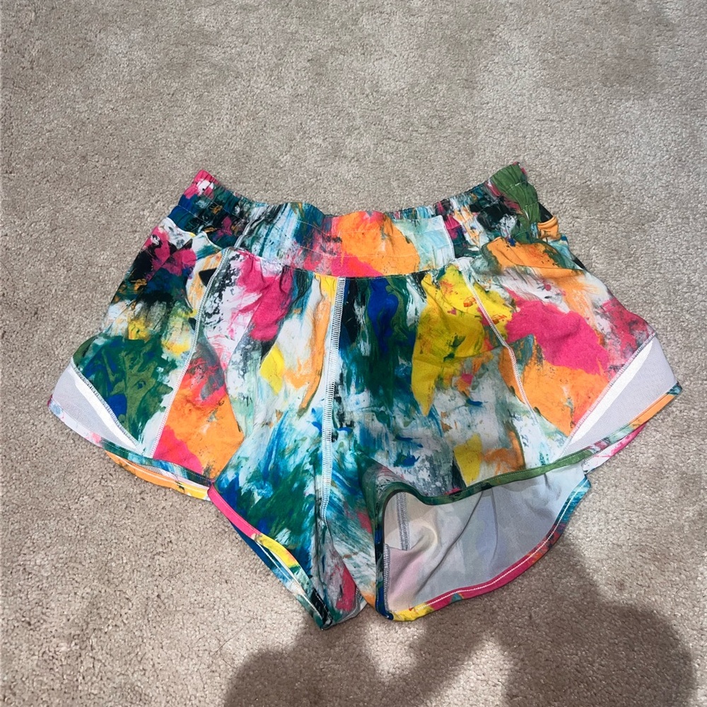Lululemon Size 6 Hotty Hot Shorts 2.5 Inch